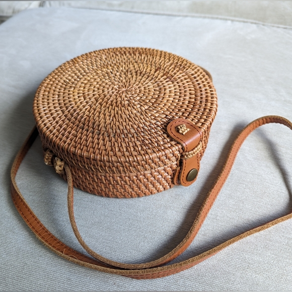 Round Rattan Crossbody - Picture 4 of 4